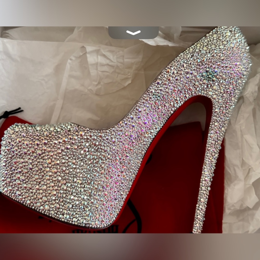 BNIB Christian Louboutin Embellished Daffodil Pumps 39.5!!!